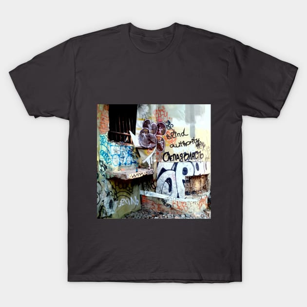 abstraction streer atr T-Shirt by vlada antsi